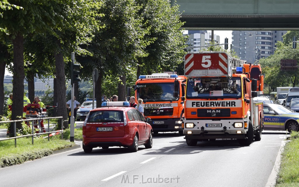 Koelner Seilbahn Gondel blieb haengen Koeln Linksrheinisch P067.JPG - Miklos Laubert